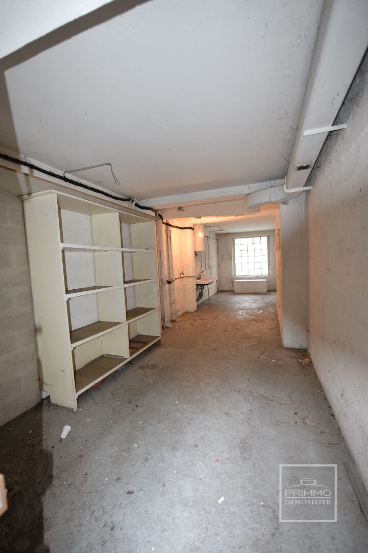 Caluire & Cuire : Appartement T3 de 75 m² Carrez à rénover avec garage + cave