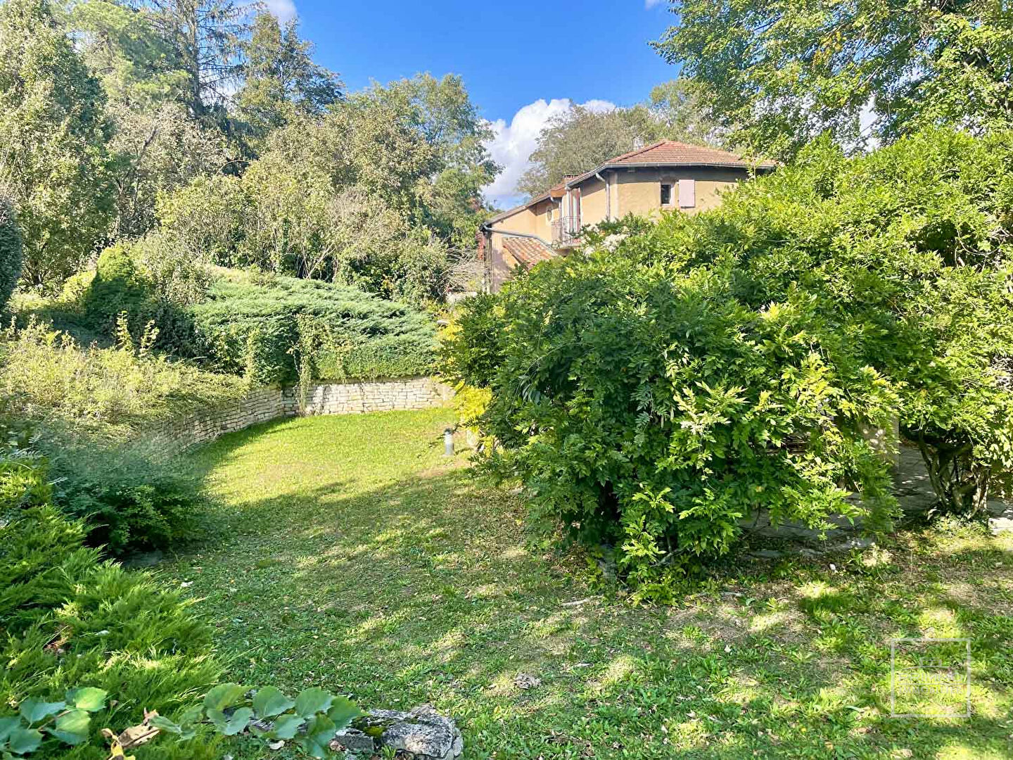 Saint Cyr Au Mont d’or, au calme, Maison ancienne de caractère à rénover sur 1213m² de terrain