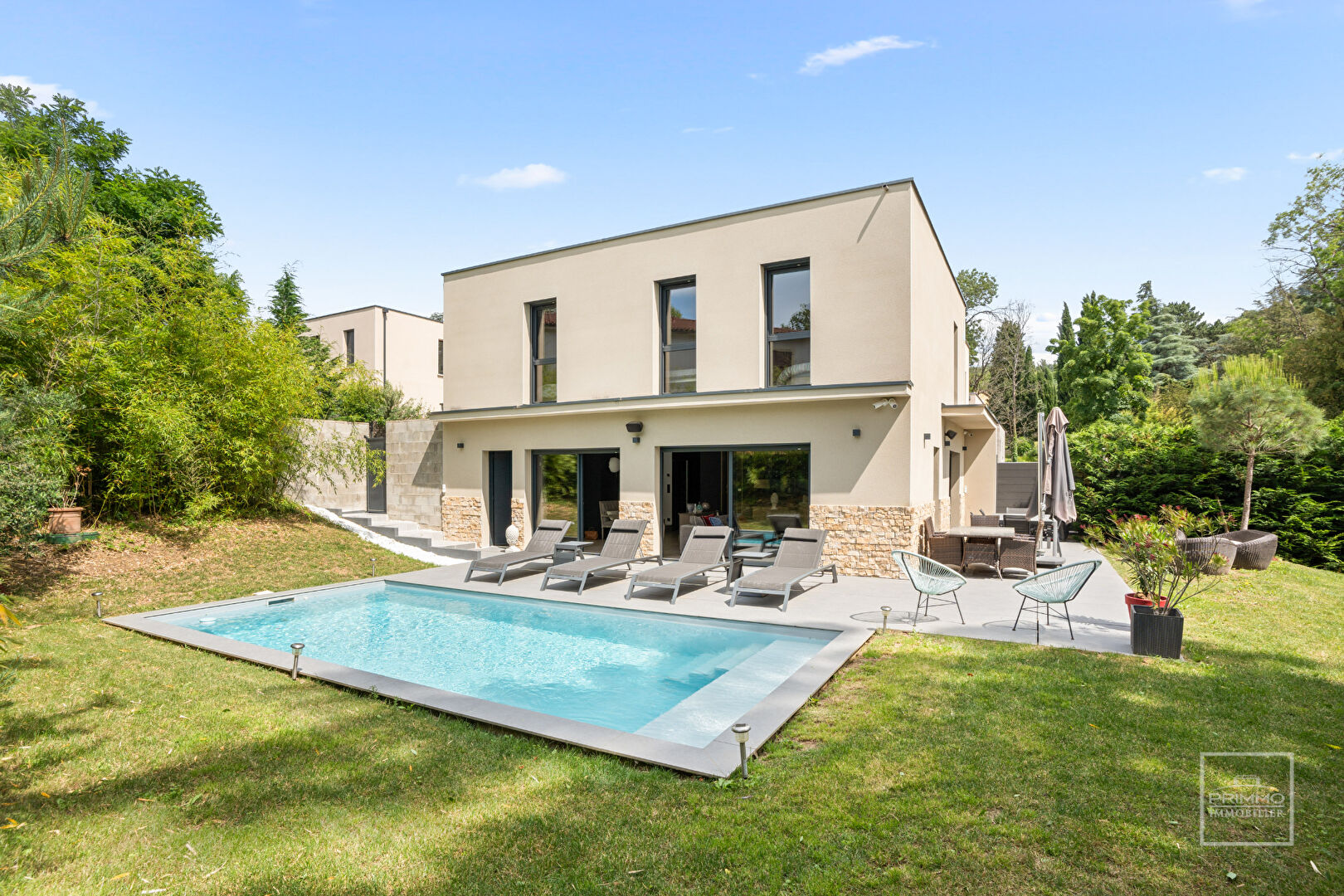 Saint Cyr Au Mont d’Or, Maison de 2021 de 144m²  dans un jardin clos de 343m² avec piscine