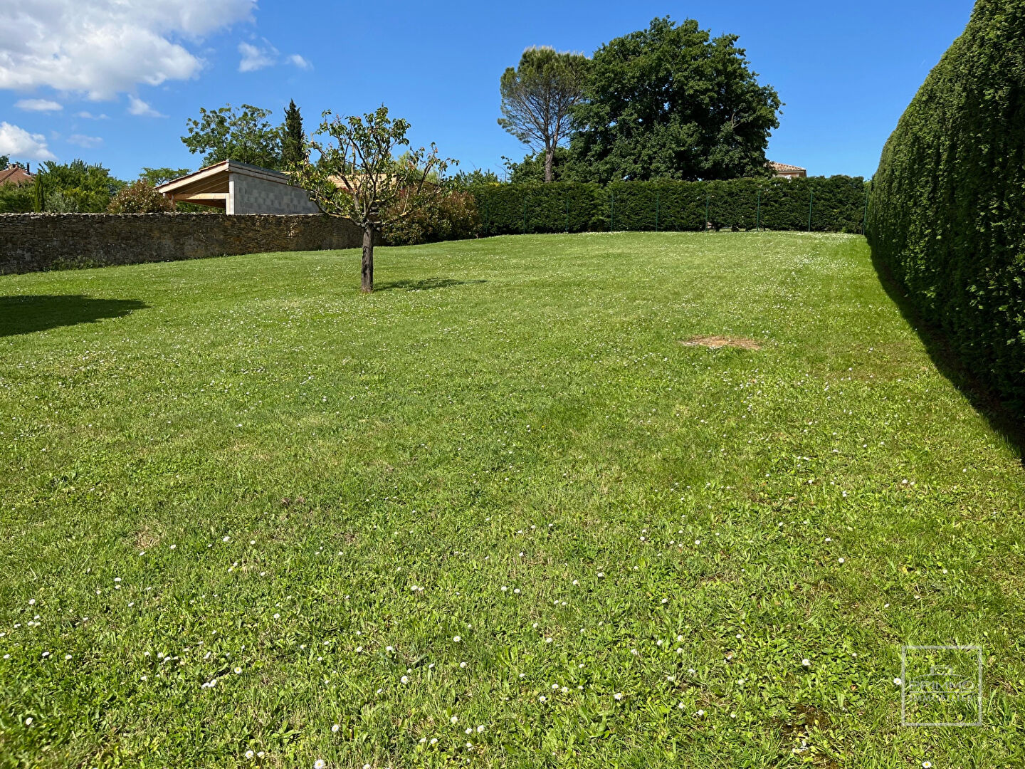 Lissieu – Terrain constructible de 1000 m²  – Vue sur les Monts du Lyonnais