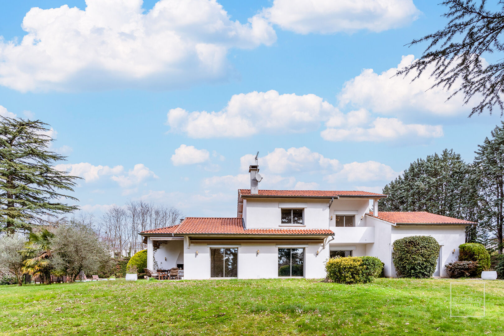 SAINT CYR AU MONT D’OR, Maison de 240m² sur 3200m² de terrain plat, arboré et clos