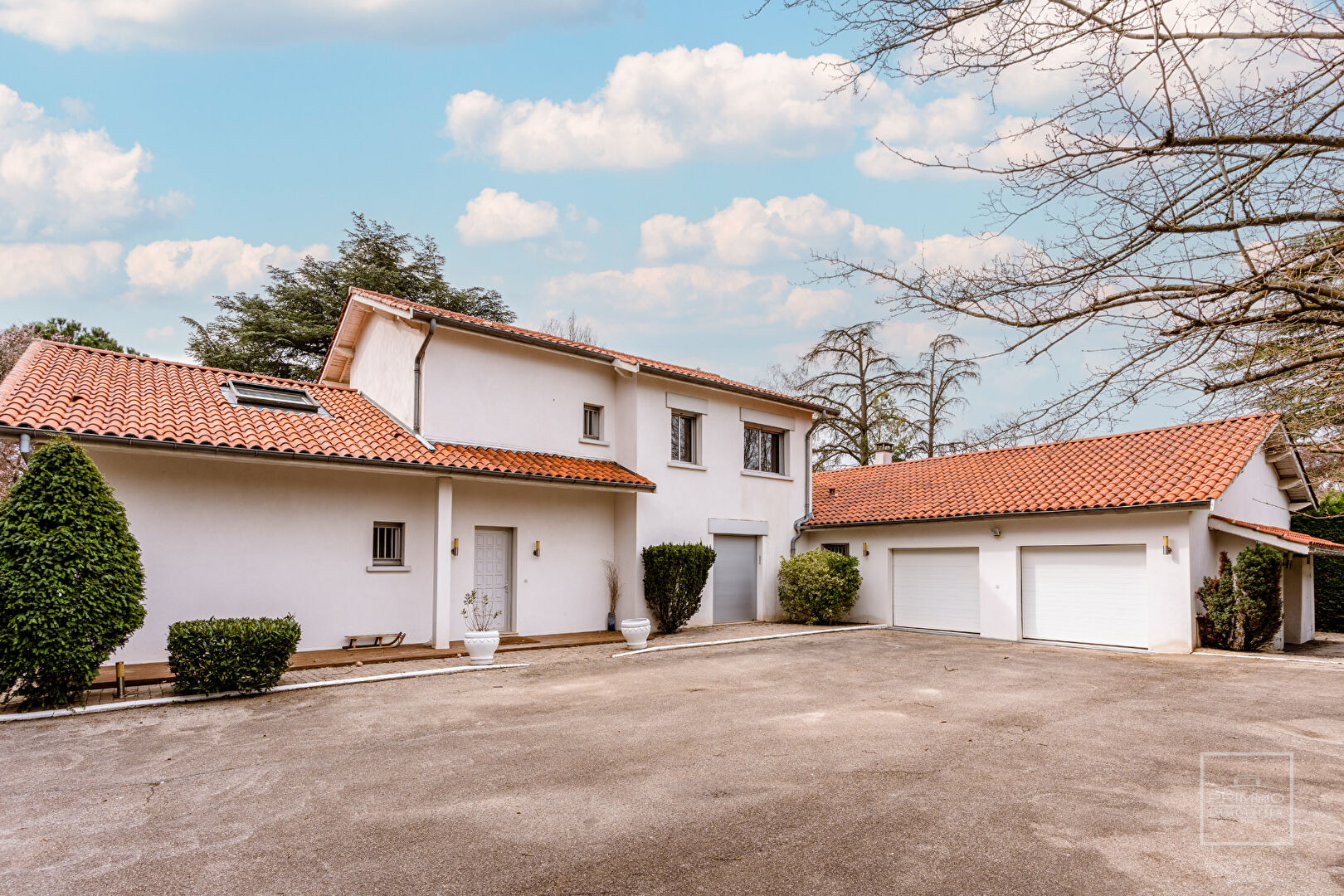 SAINT CYR AU MONT D’OR, Maison de 240m² sur 3200m² de terrain plat, arboré et clos