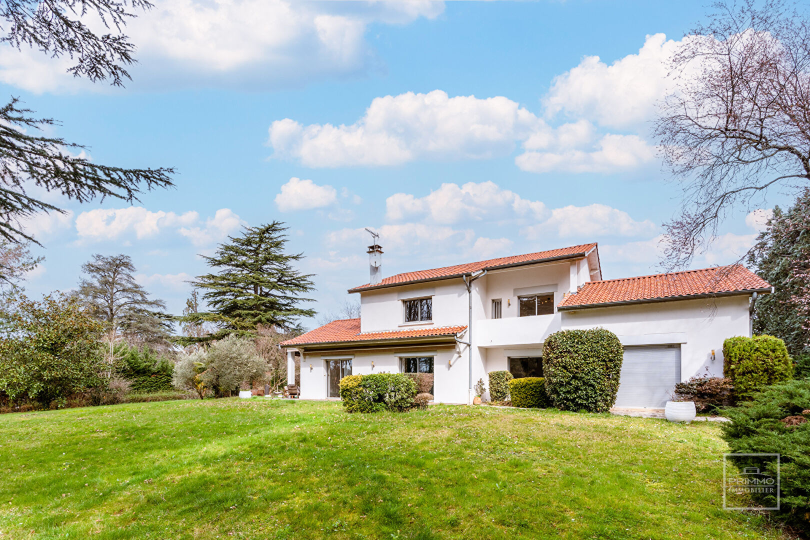 SAINT CYR AU MONT D’OR, Maison de 240m² sur 3200m² de terrain plat, arboré et clos