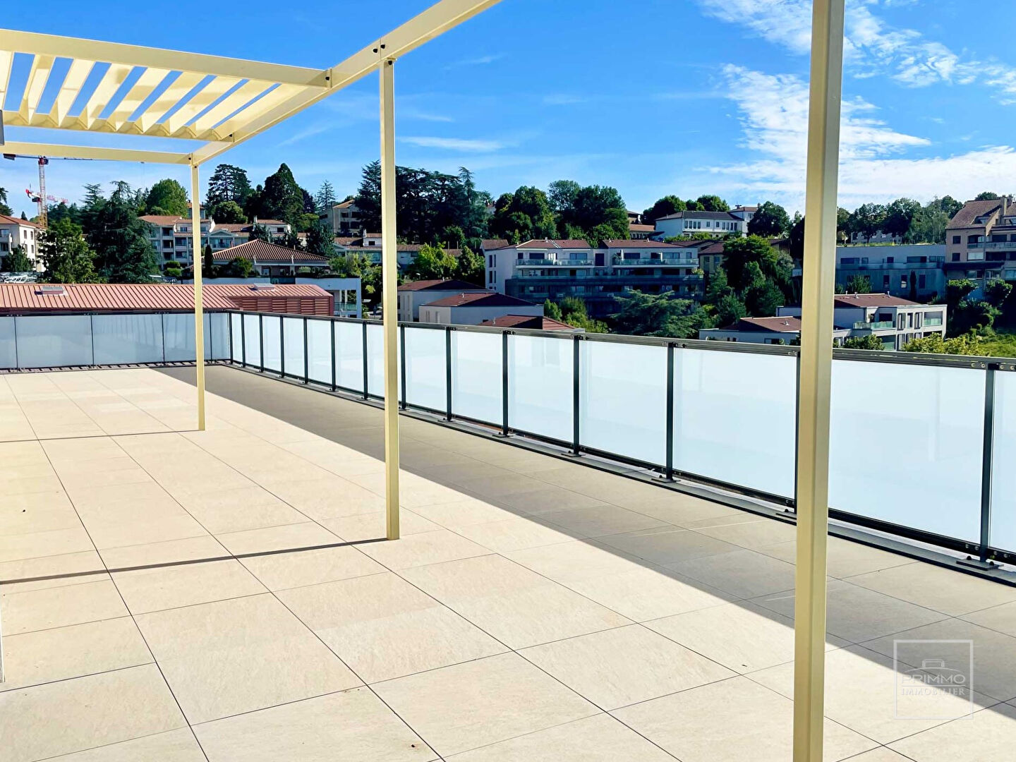 Saint Didier au Mont d’Or, Appartement en Attique de 164m²  avec vue au sud sur Lyon et Fourvière.