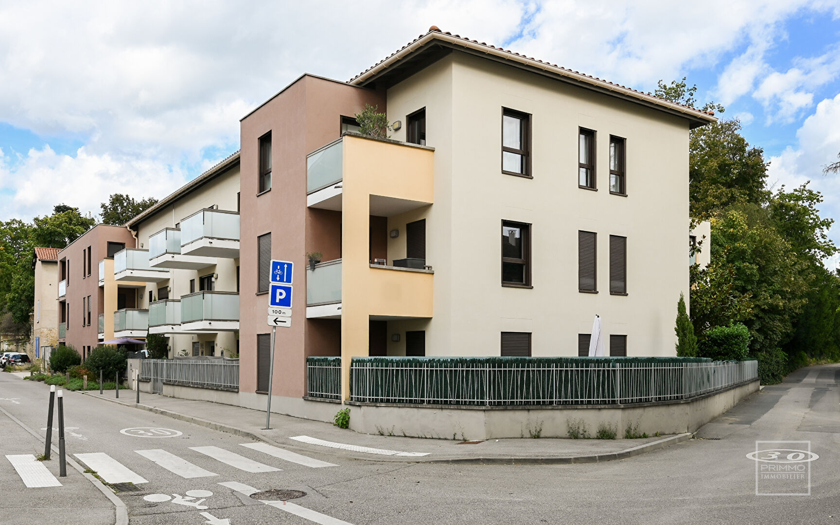 Champagne Au Mont D’Or, hyper centre et au calme, T3  de 65m² avec balcon