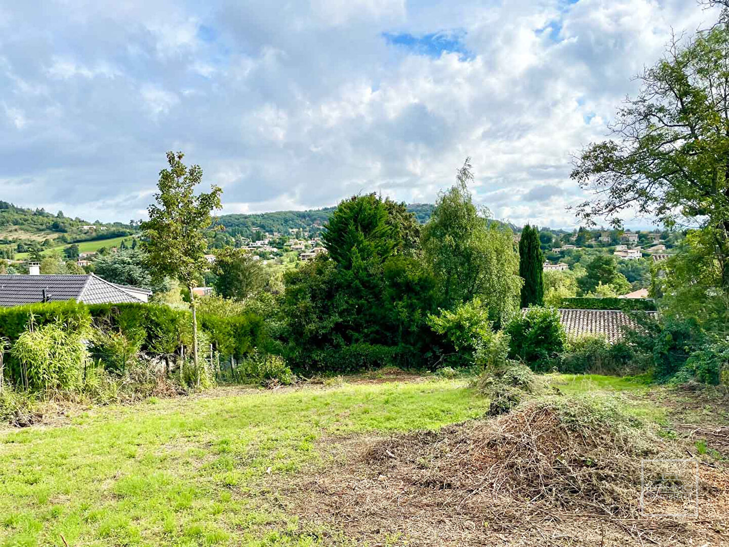 SAINT DIDIER AU MONT D’OR, Maison à rénover, proche centre village avec jolie vue dégagée