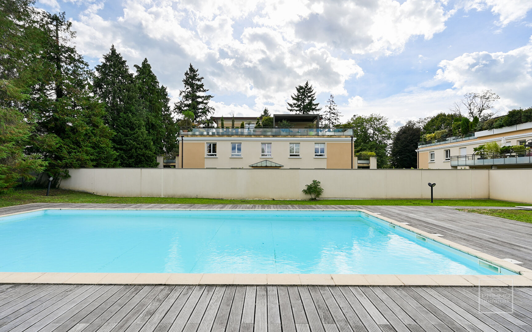 TASSIN Le Bourg, Appartement T4 de 125m², avec deux grandes terrasses, piscine et garage double