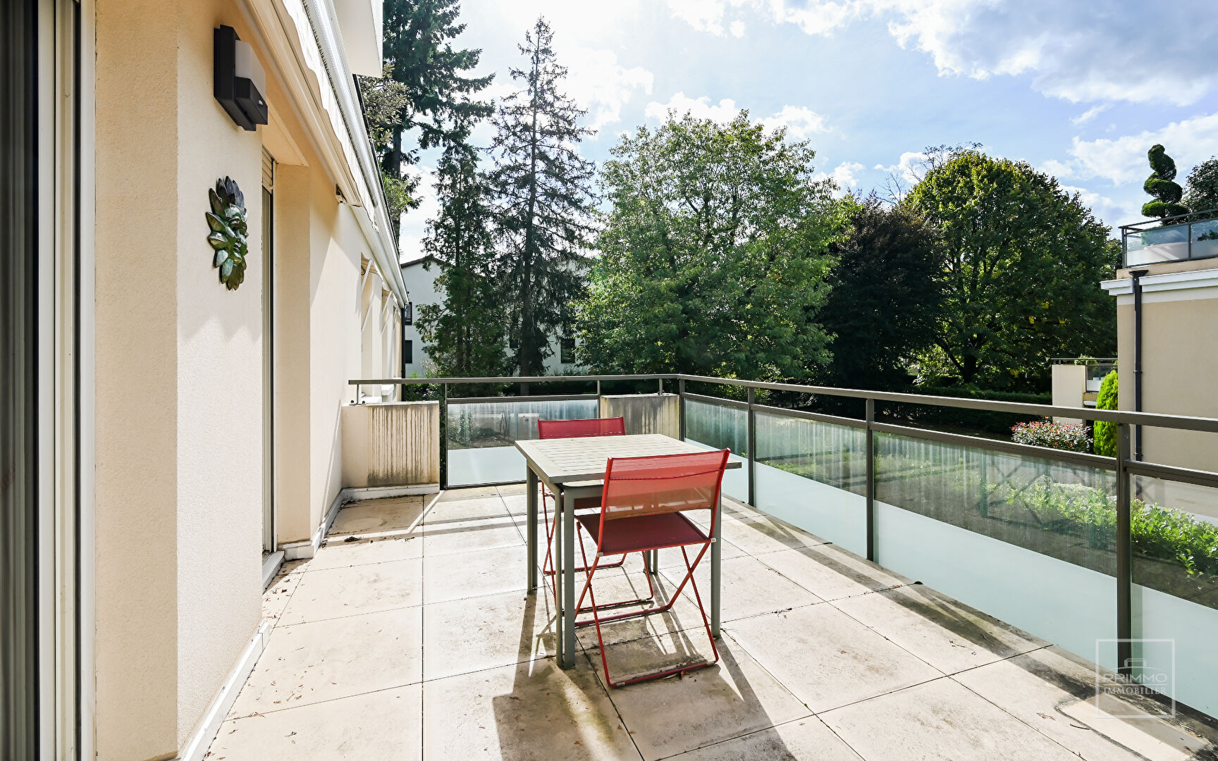 TASSIN Le Bourg, Appartement T4 de 125m², avec deux grandes terrasses, piscine et garage double