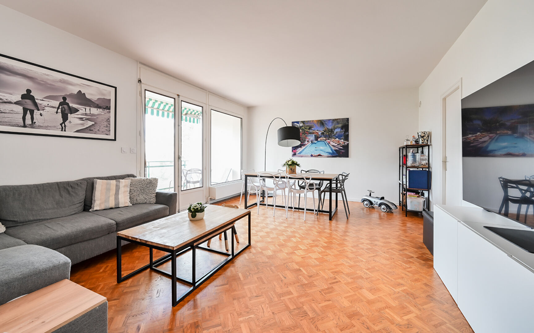 Charbonnieres Les Bains , T3 de 81.92 m² avec terrasse, piscine et tennis