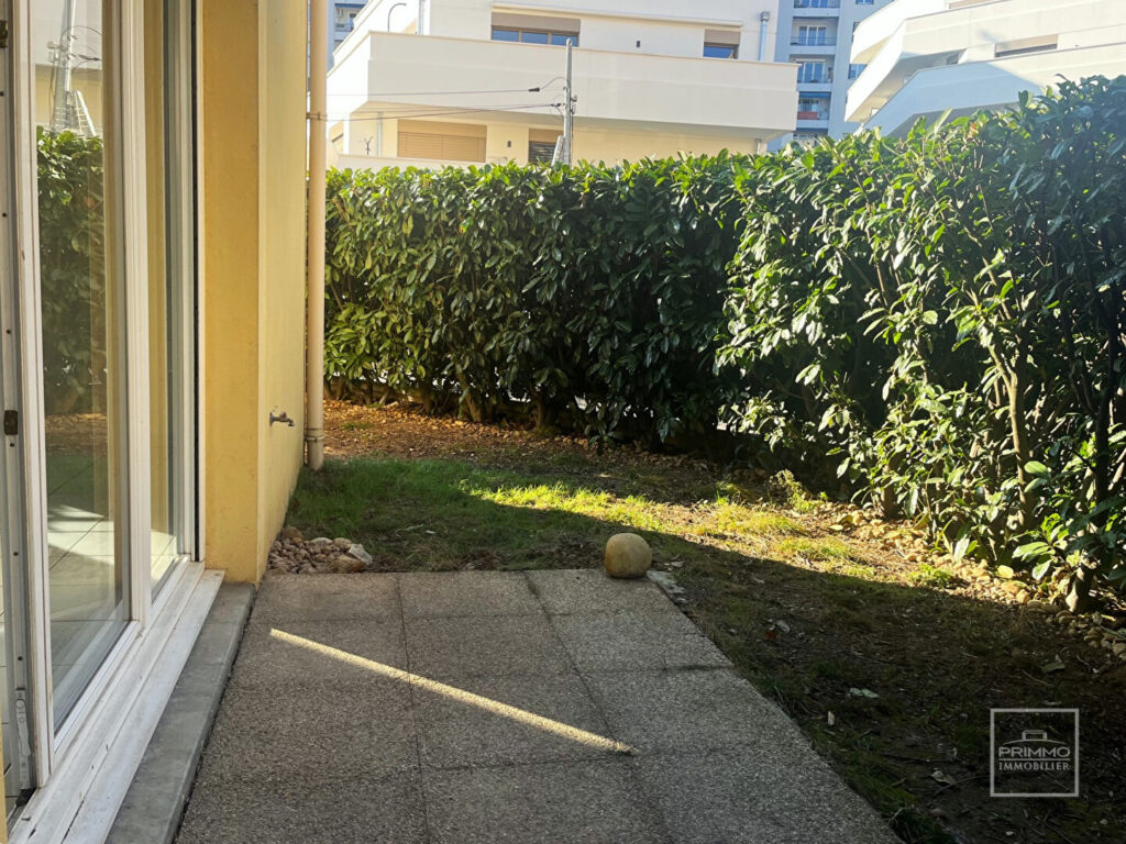 LYON 9ème, avec accès rapide aux grands axes, Appartement T2 de 54m² en rez de jardin