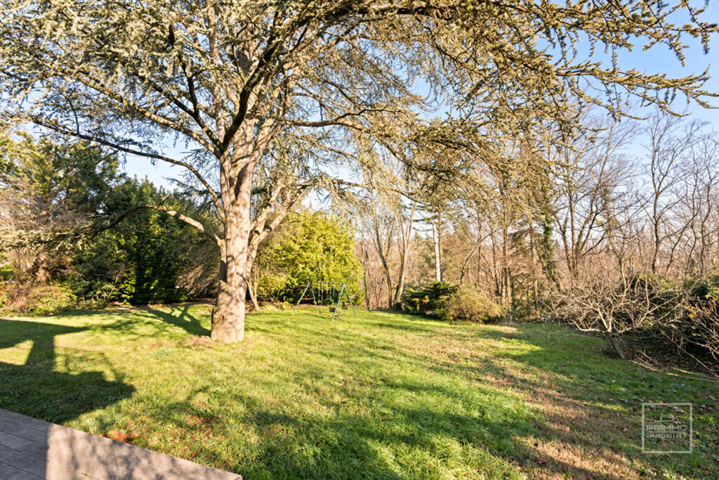 LIMONEST Maison avec vue sur écrin de verdure