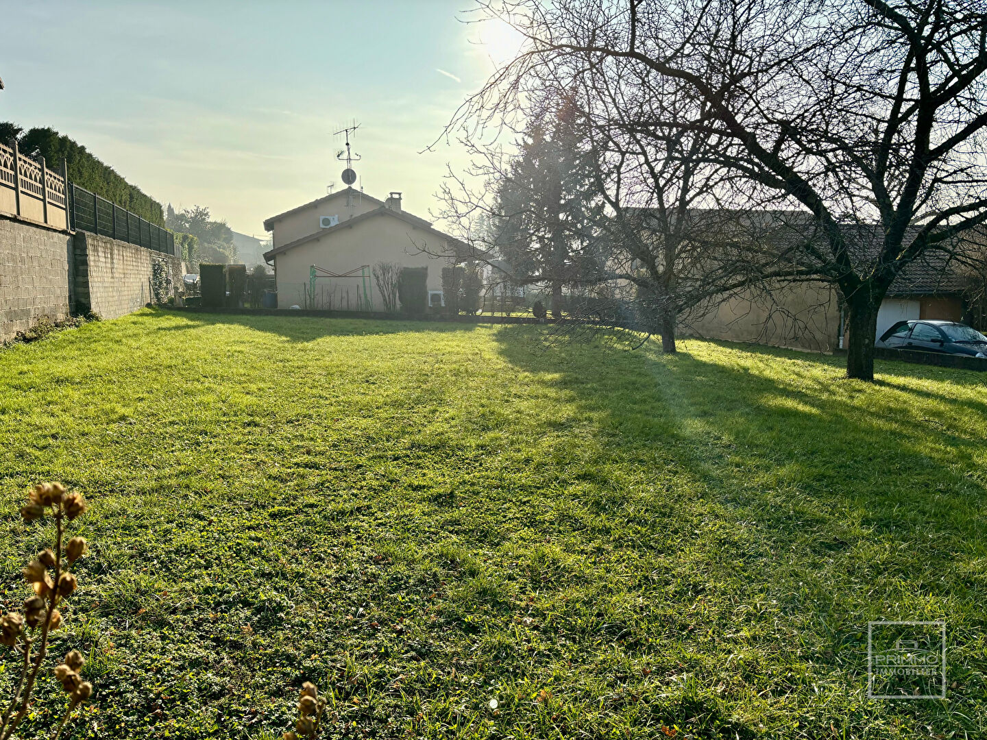 NEUVILLE SUR SAONE – Terrain plat à bâtir viabilisé 554 m2 au calme