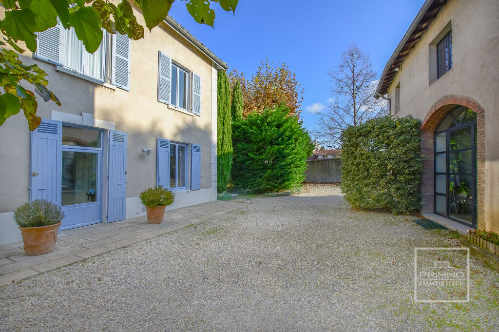 Vernaison, maison bourgeoise de 400 m² sur 4 788 m² de terrain