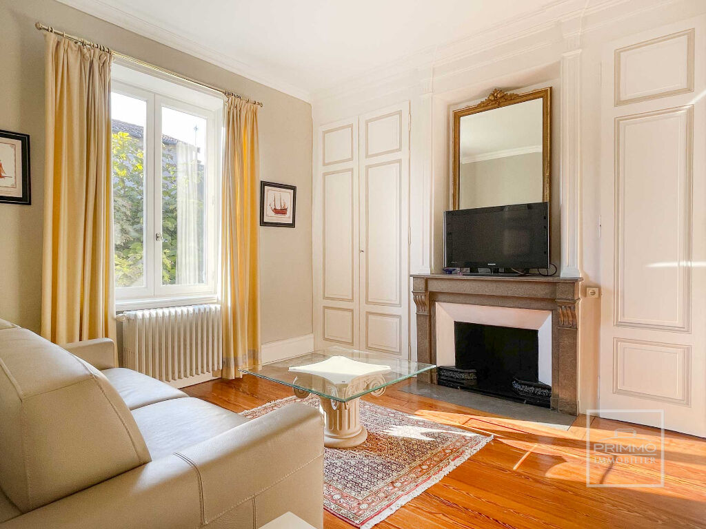 CHARLY, Maison bourgeoise de 400 m² sur 5160 m² de terrain