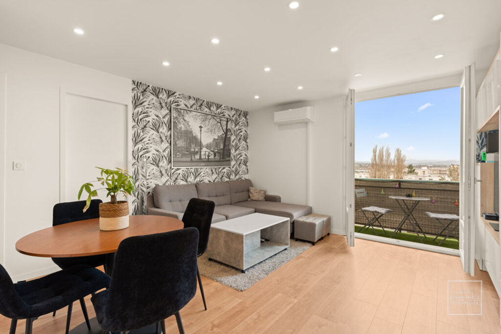 Appartement rénové T3 dernier étage avec loggia et cave