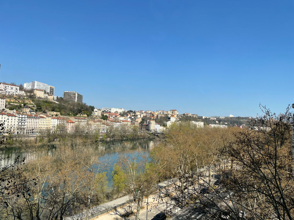 Appartement de standing rénové – T4