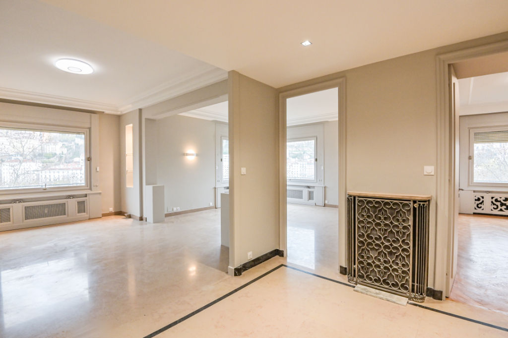 Appartement de standing rénové – T4