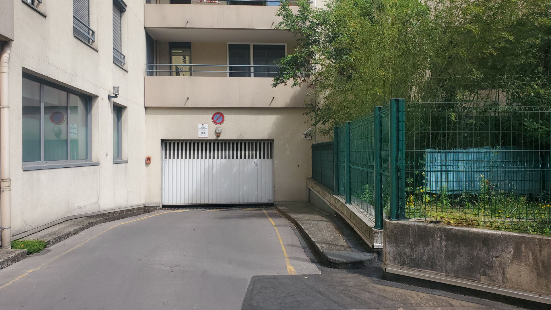 Place de stationnement sécurisée – Monplaisir