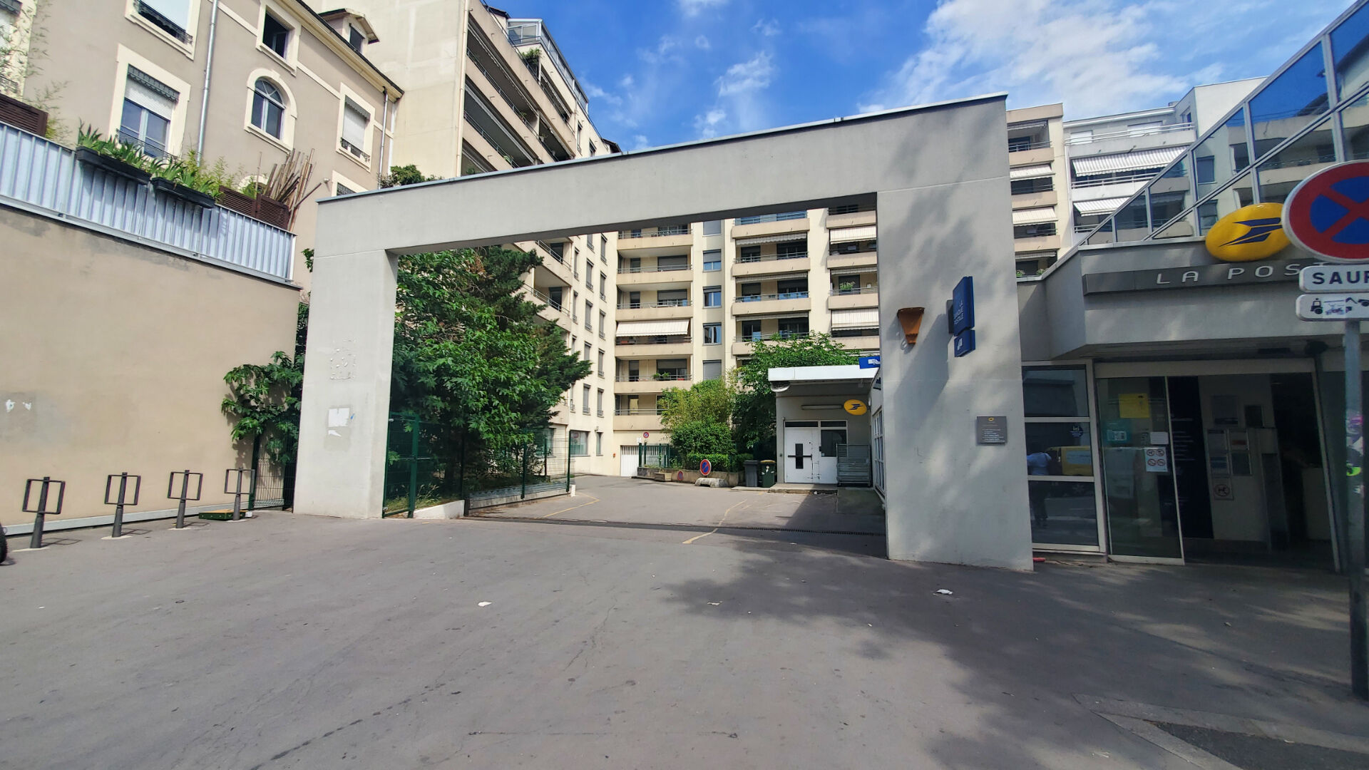 Place de stationnement sécurisée – Monplaisir
