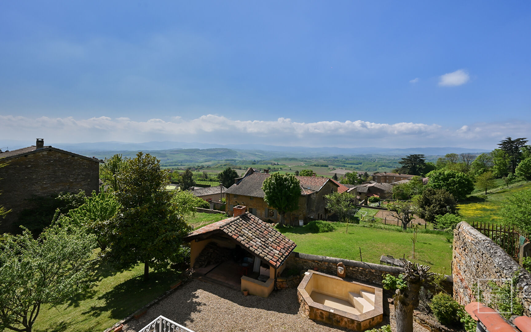 Maison Charnay  8 pièces 250M²