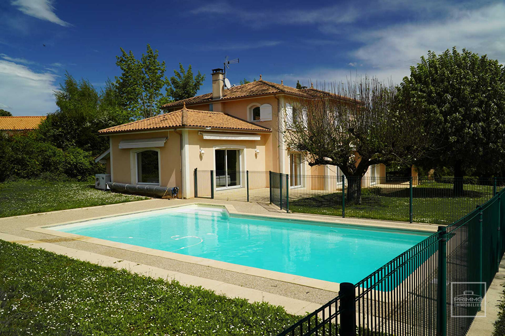Saint Didier Au Mont D’Or, Belle Maison de 240m² sur 2006m² de terrain paysagé et clos.