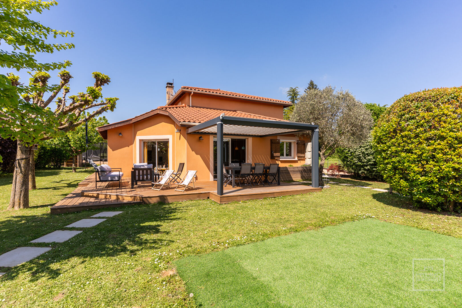 Cailloux sur Fontaines – Maison 7 pièces avec jardin
