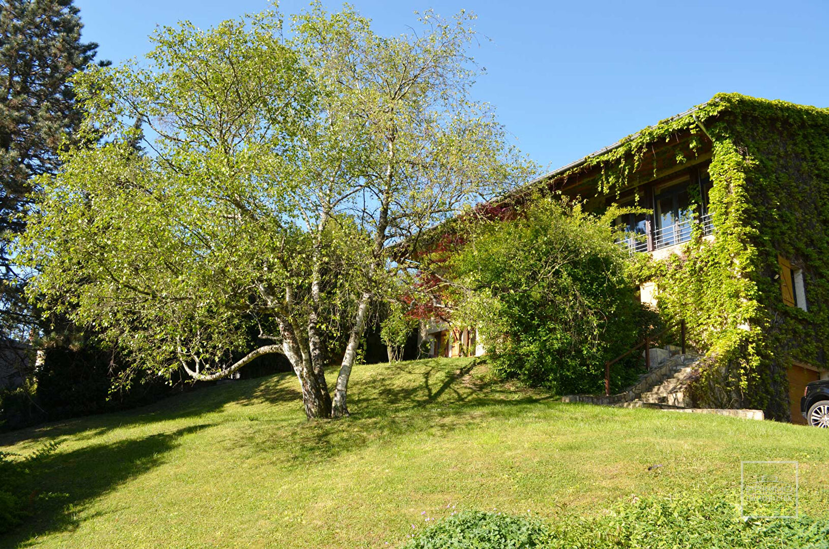 SAINT DIDIER AU MONT D’OR, Proche centre, Maison de 221 m² sur 1881 m² de terrain avec piscine