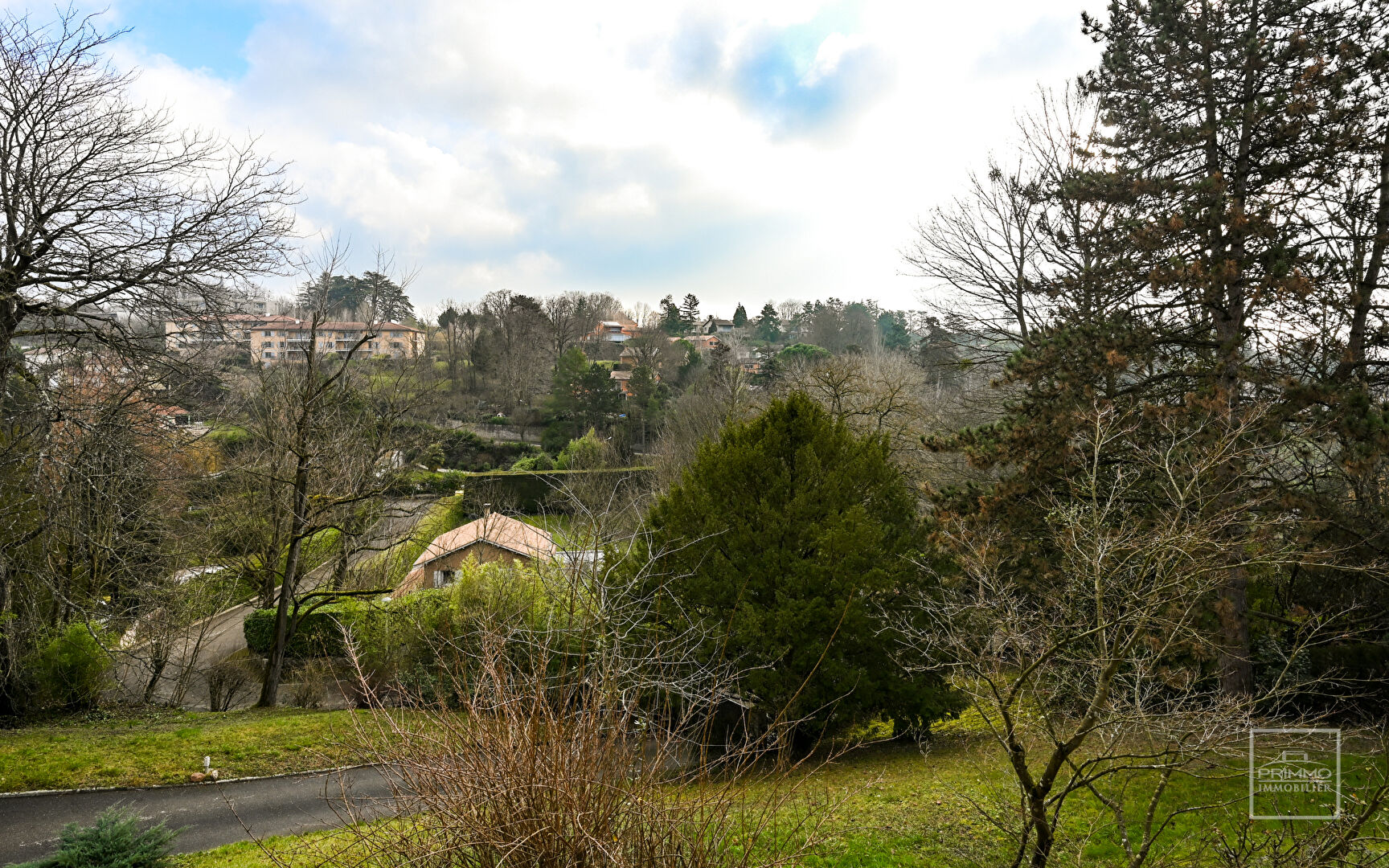 SAINT DIDIER AU MONT D’OR, Proche centre, Maison de 221 m² sur 1881 m² de terrain avec piscine