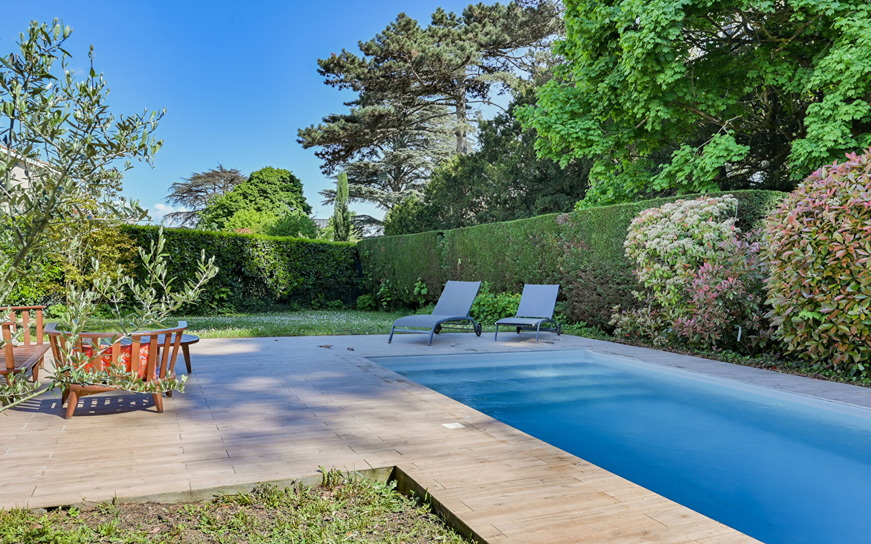 SAINT CYR AU MONT D’OR, Maison d’environ 140m² sur un terrain plat de 630m², au calme.