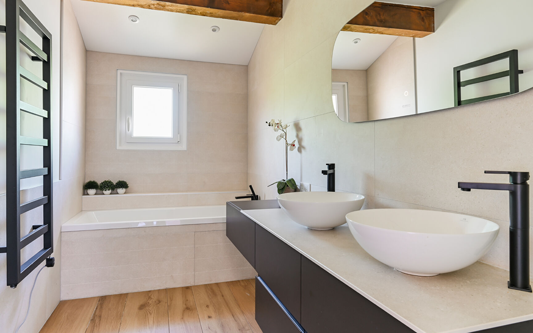 SAINT CYR AU MONT D’OR, Maison d’environ 140m² sur un terrain plat de 630m², au calme.