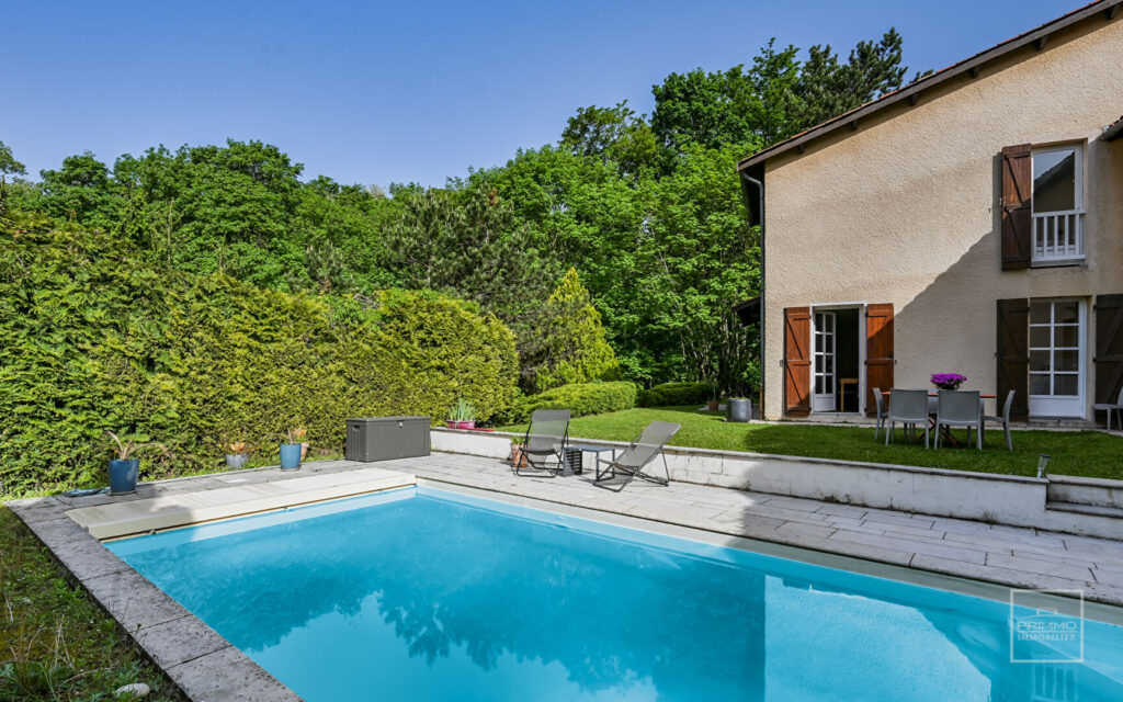 SAINT DIDIER AU MONT D’OR, Proche village, Maison sur 1535m² de terrain avec piscine