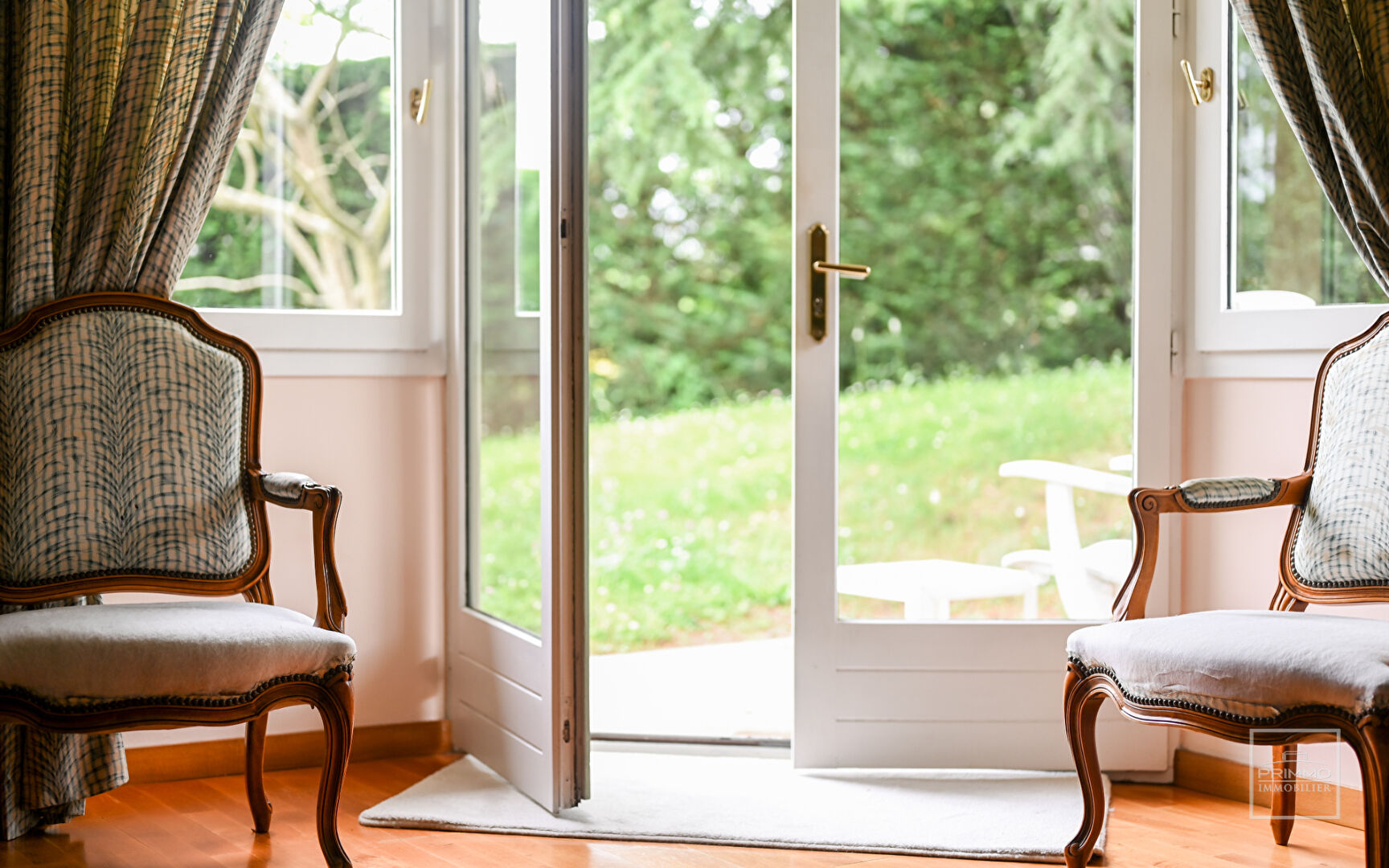 Saint Cyr au Mont d’Or centre, Belle Maison familiale de 370m² habitables sur 2347m² de jardin