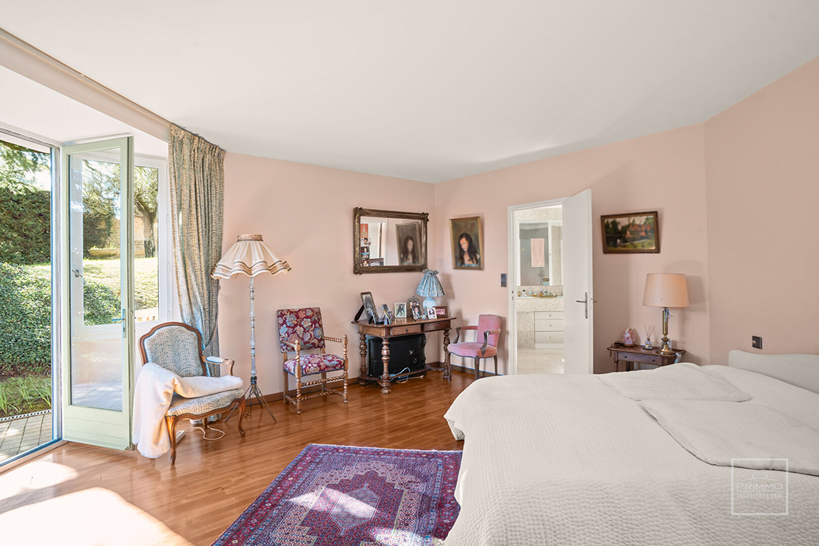 Saint Cyr au Mont d’Or centre, Belle Maison familiale de 370m² habitables sur 2347m² de jardin