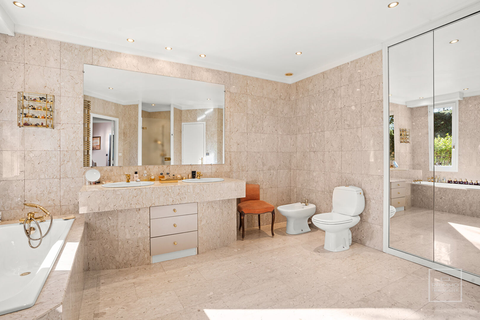 Saint Cyr au Mont d’Or centre, Belle Maison familiale de 370m² habitables sur 2347m² de jardin