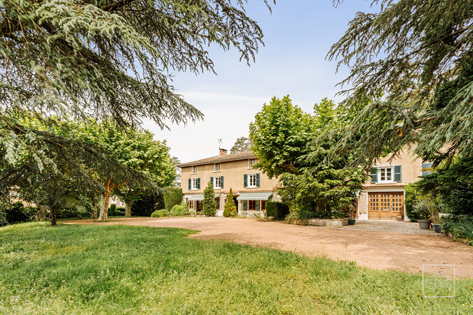CHARBONNIERES LES BAINS, Maison de charme de 324m² sur 1434m² de terrain