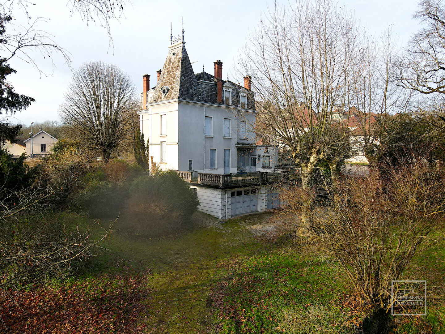 MORESTEL, Maison de maître XIXe de 340 m² sur 6737 m² de parc avec rivière