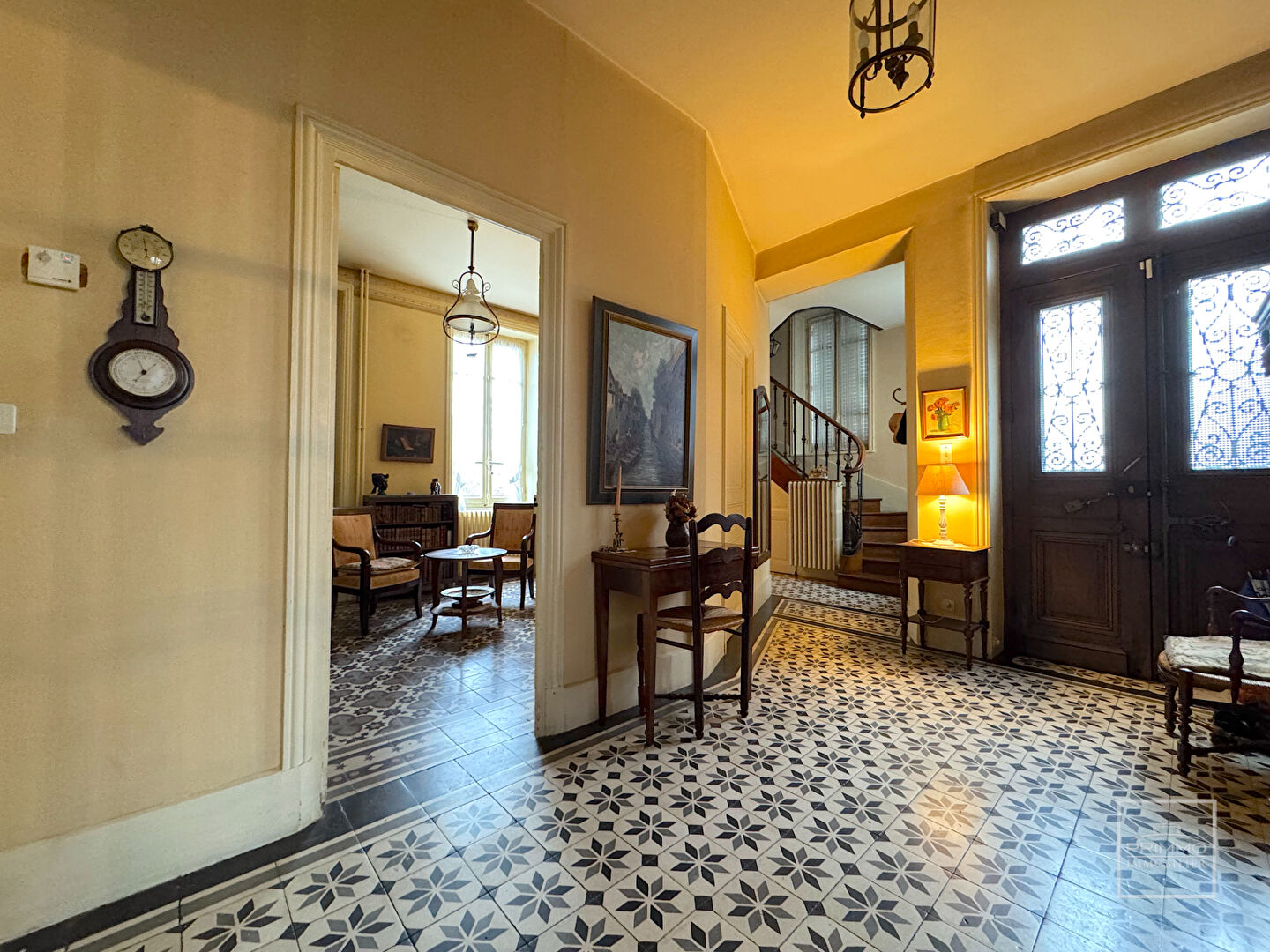 MORESTEL, Maison de maître XIXe de 340 m² sur 6737 m² de parc avec rivière