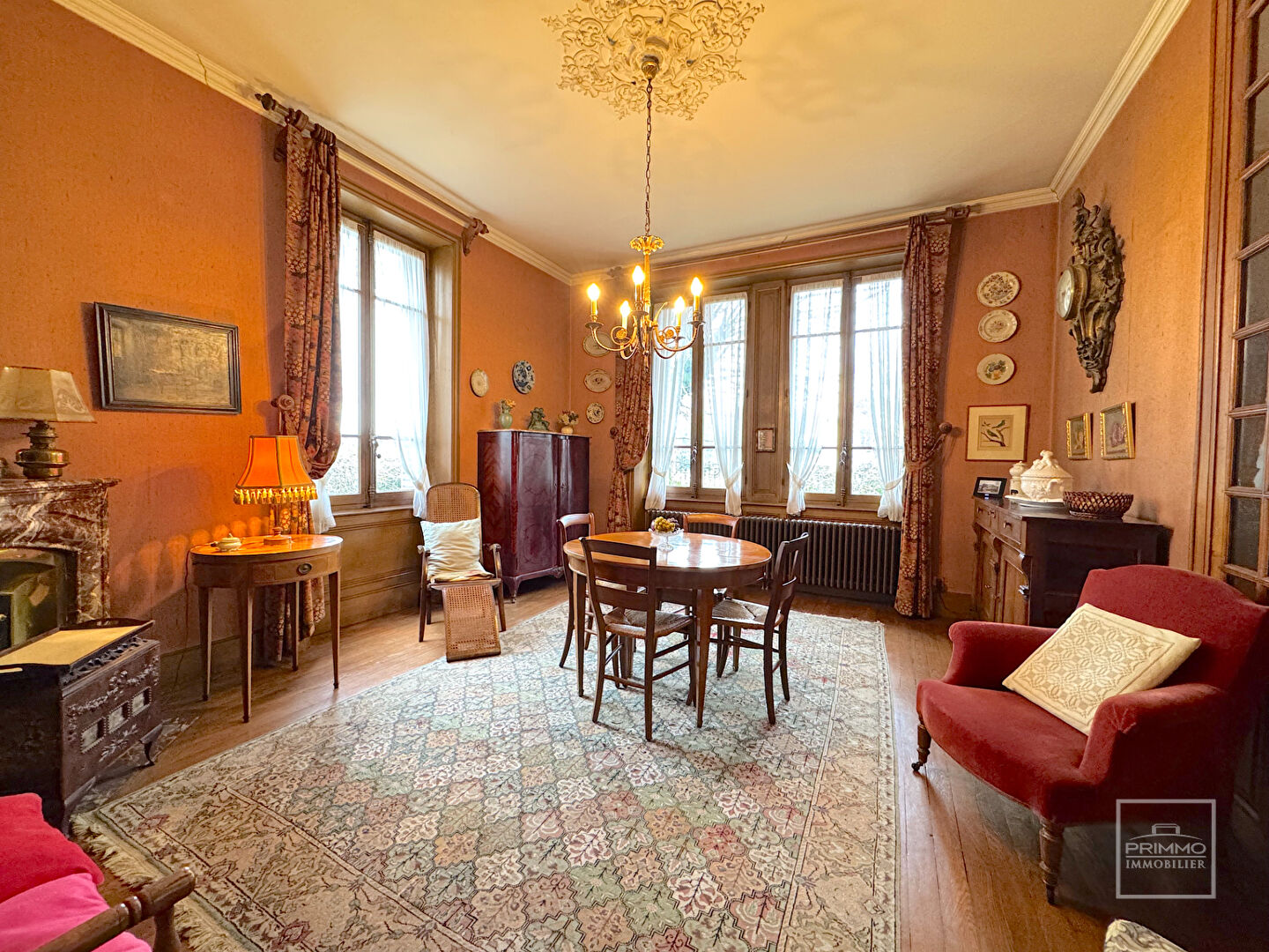 MORESTEL, Maison de maître XIXe de 340 m² sur 6737 m² de parc avec rivière