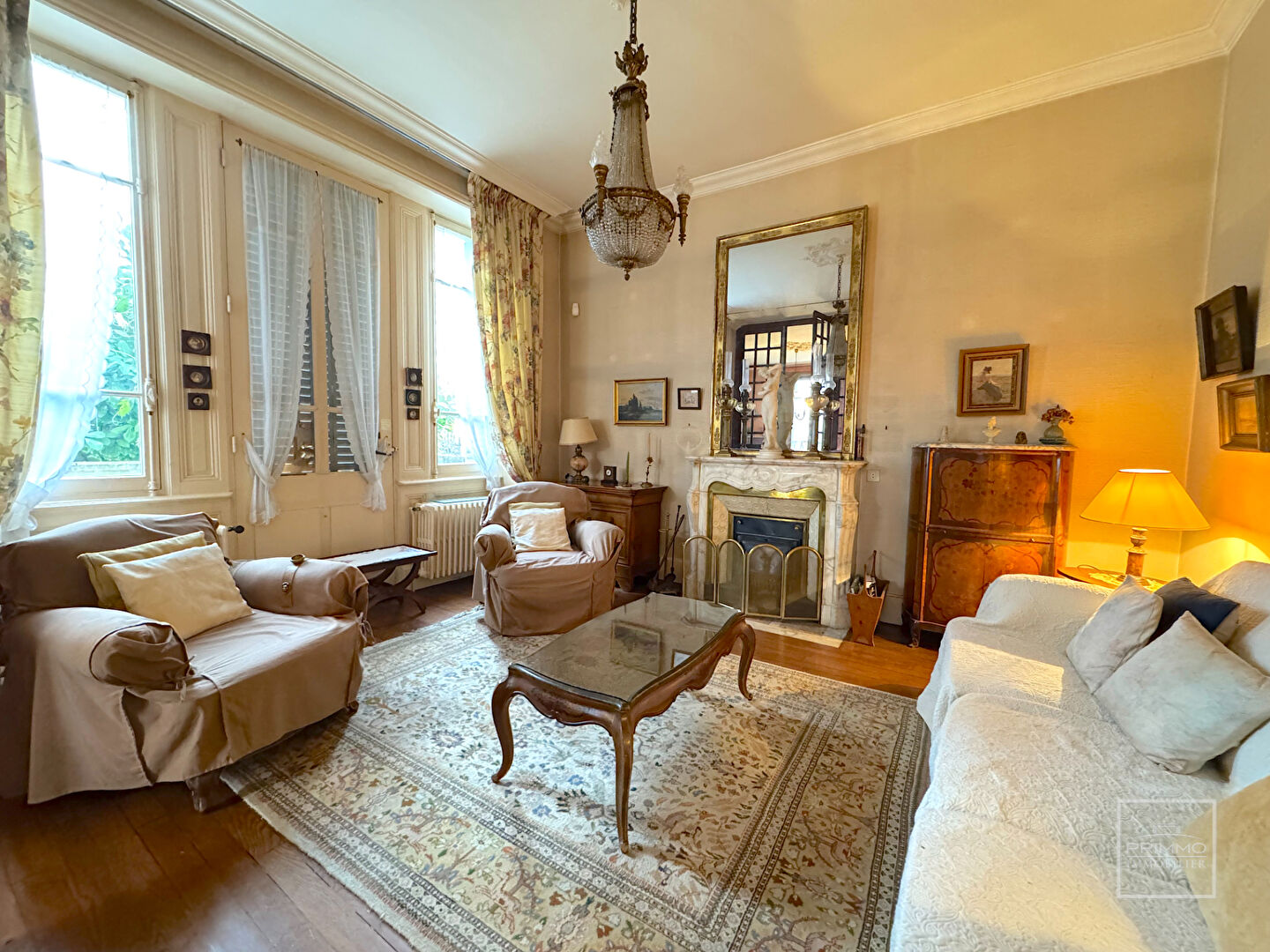 MORESTEL, Maison de maître XIXe de 340 m² sur 6737 m² de parc avec rivière