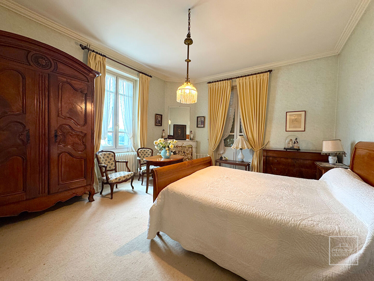 MORESTEL, Maison de maître XIXe de 340 m² sur 6737 m² de parc avec rivière