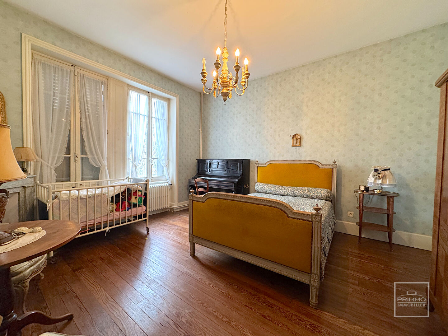 MORESTEL, Maison de maître XIXe de 340 m² sur 6737 m² de parc avec rivière