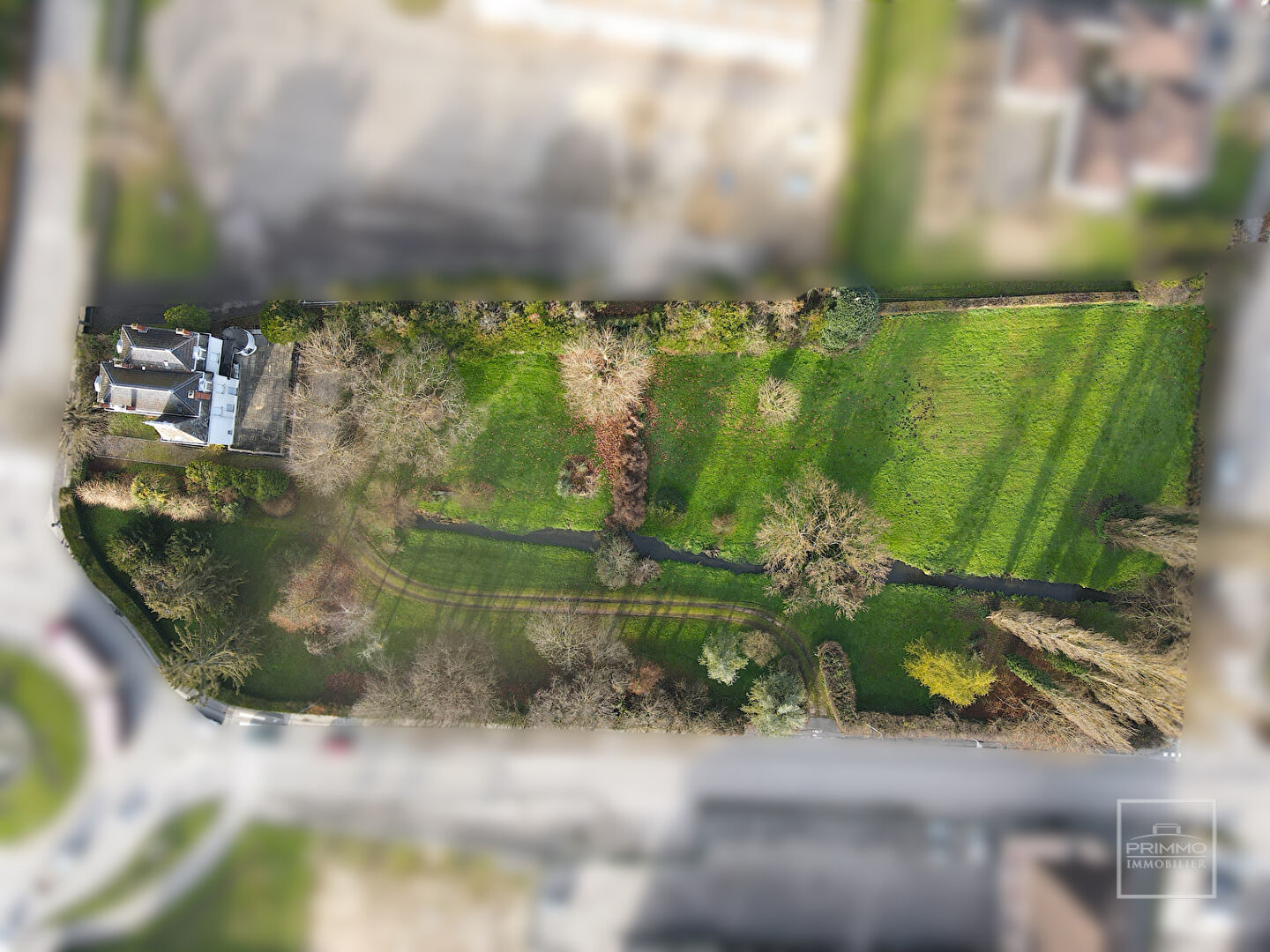 MORESTEL, Maison de maître XIXe de 340 m² sur 6737 m² de parc avec rivière