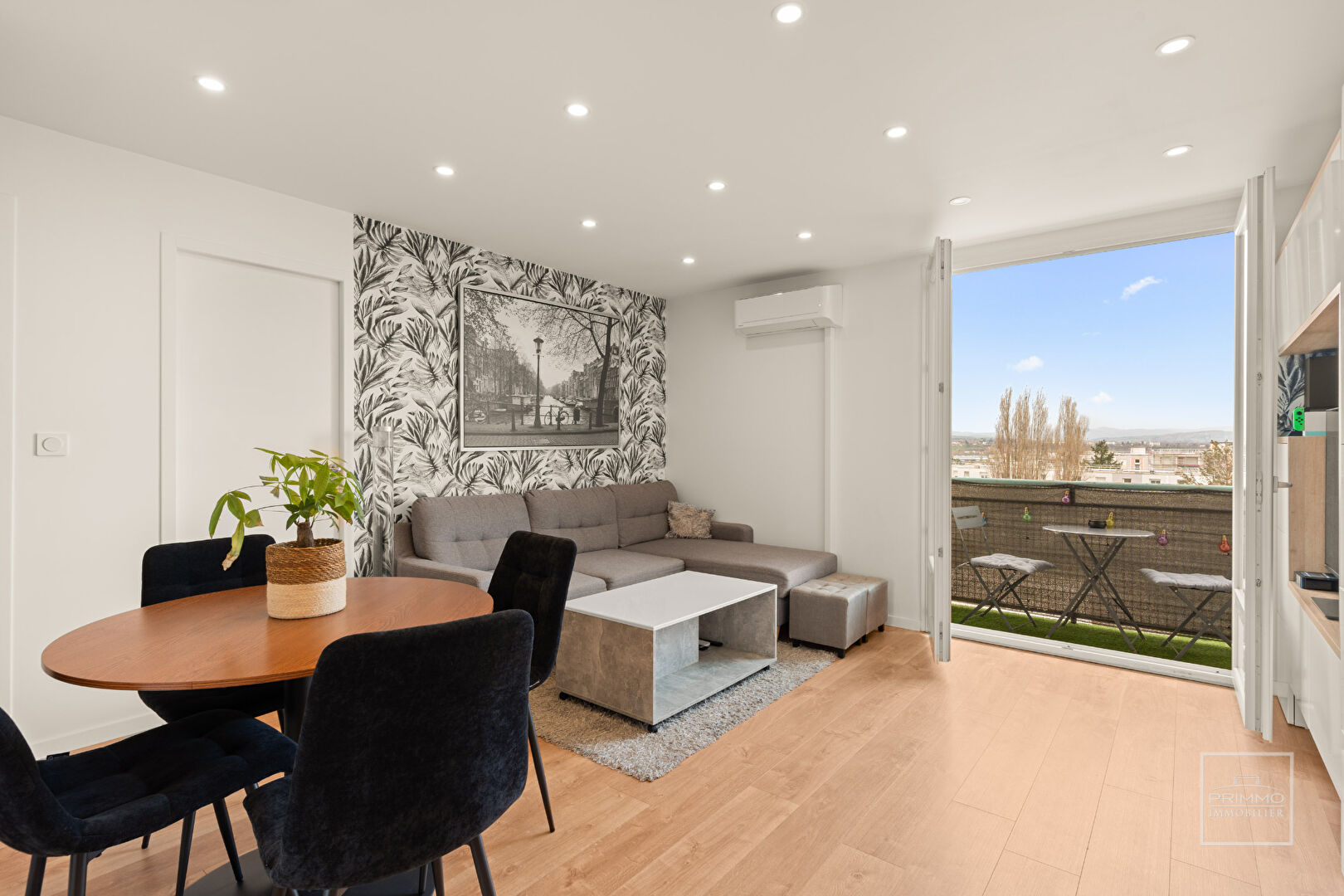 GENAY, 52m², dernier étage