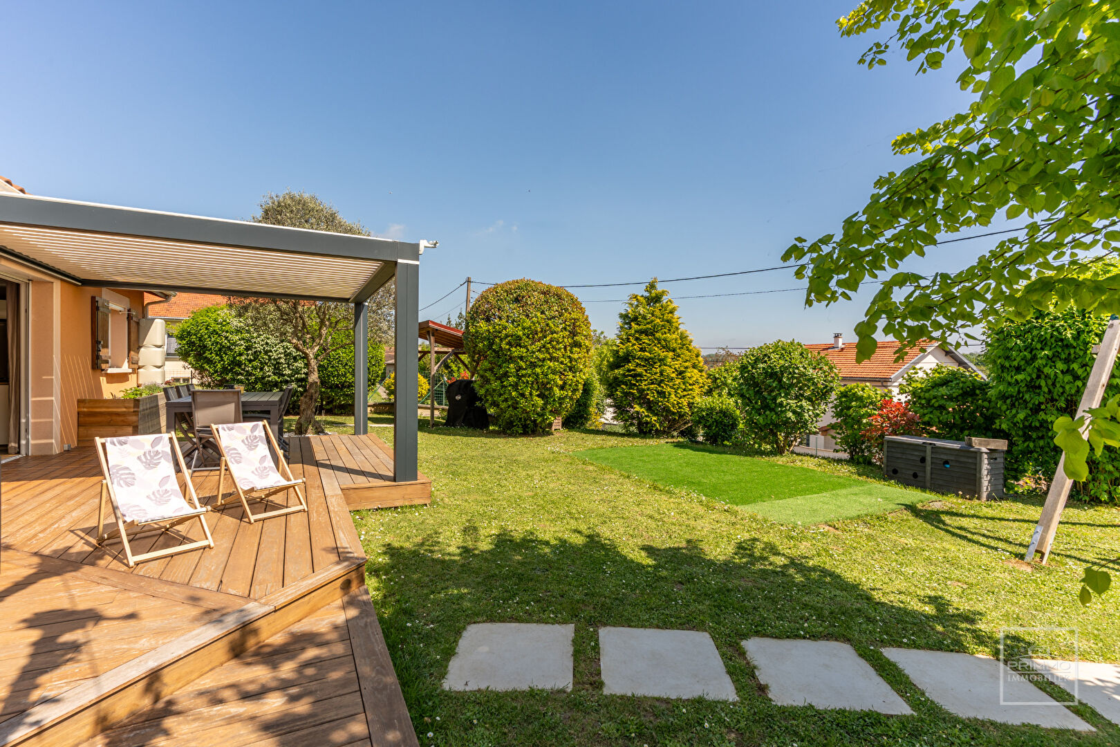 Cailloux sur Fontaines – Maison 7 pièces avec jardin