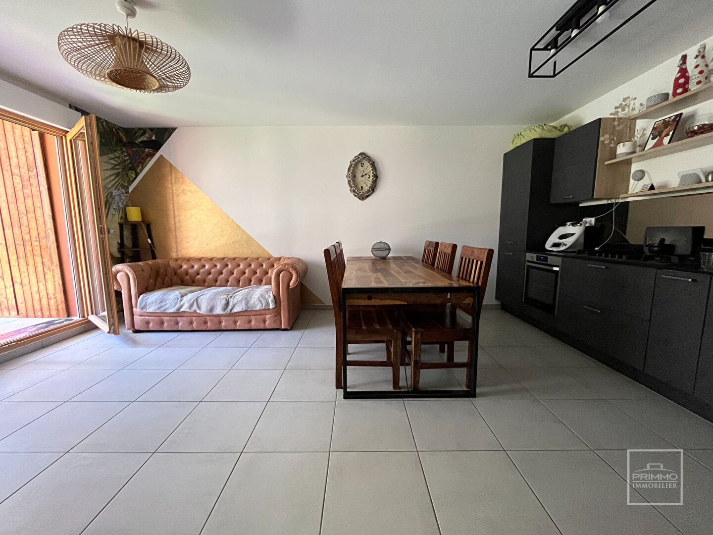 Centre Neuville sur Saône – Appartement  4 pièce(s) 79.55 m2 – Meublé