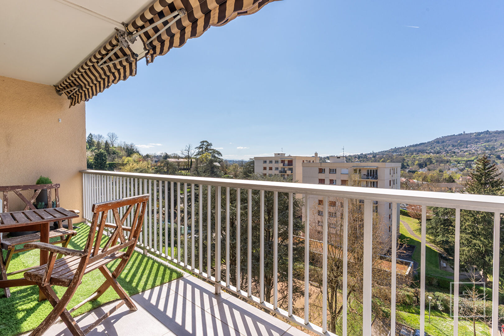 Fontaines-sur-Saône – T3 / TERRASSE / DERNIER ETAGE