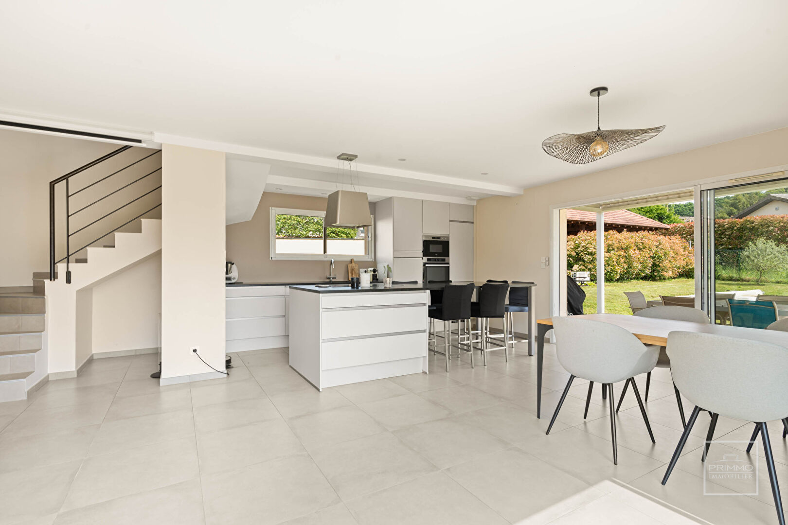 REYRIEUX – Maison 5 pièces avec jardin et piscine