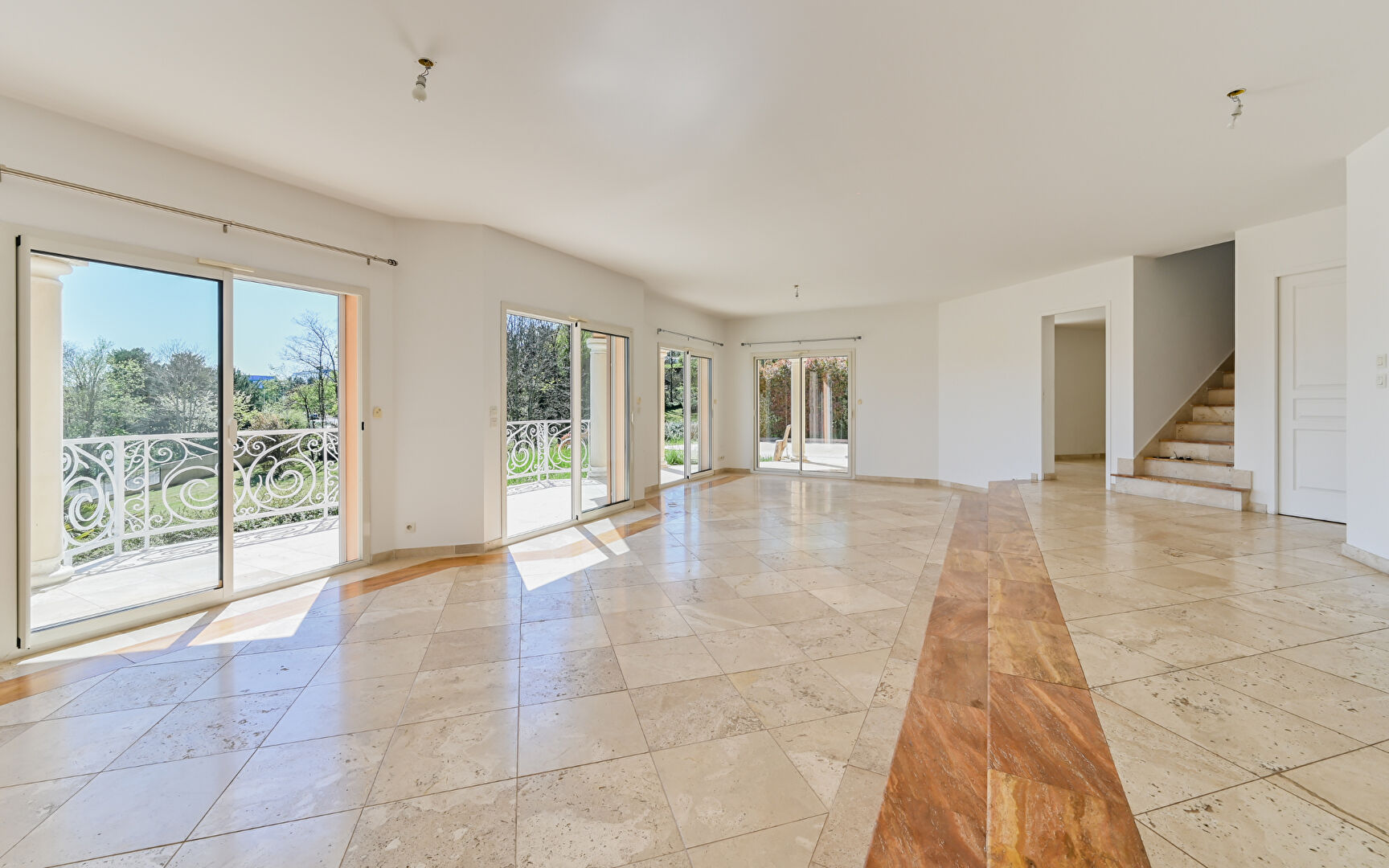 Maison SAINT CYR AU MONT D’OR 6 Pièces 183.73 m²