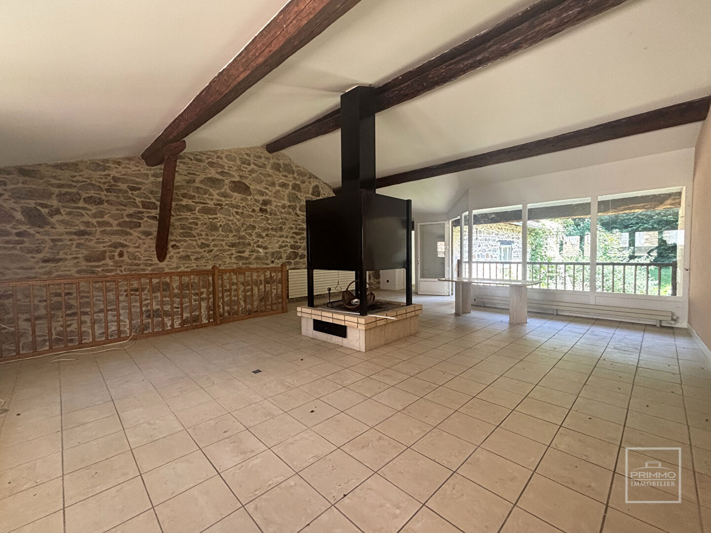 CHASSELAY – Appartement 9 Pièces de 232 m² avec terrain privatif attenant