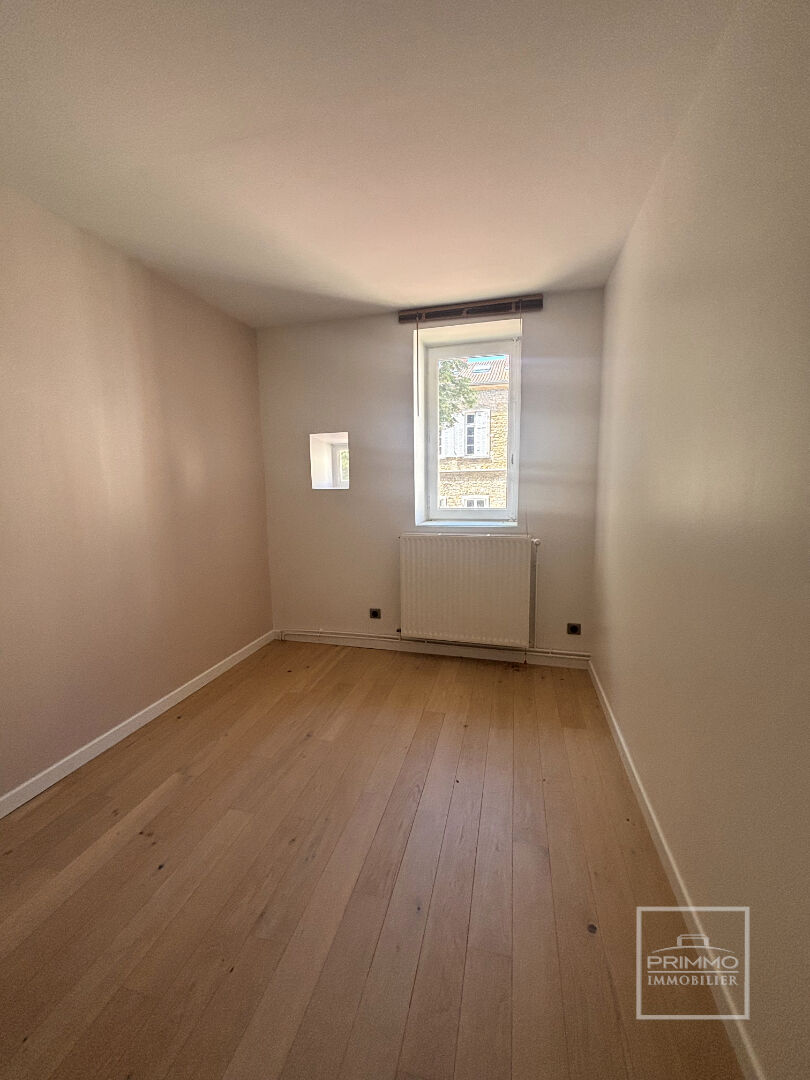 CHASSELAY – Appartement 9 Pièces de 232 m² avec terrain privatif attenant